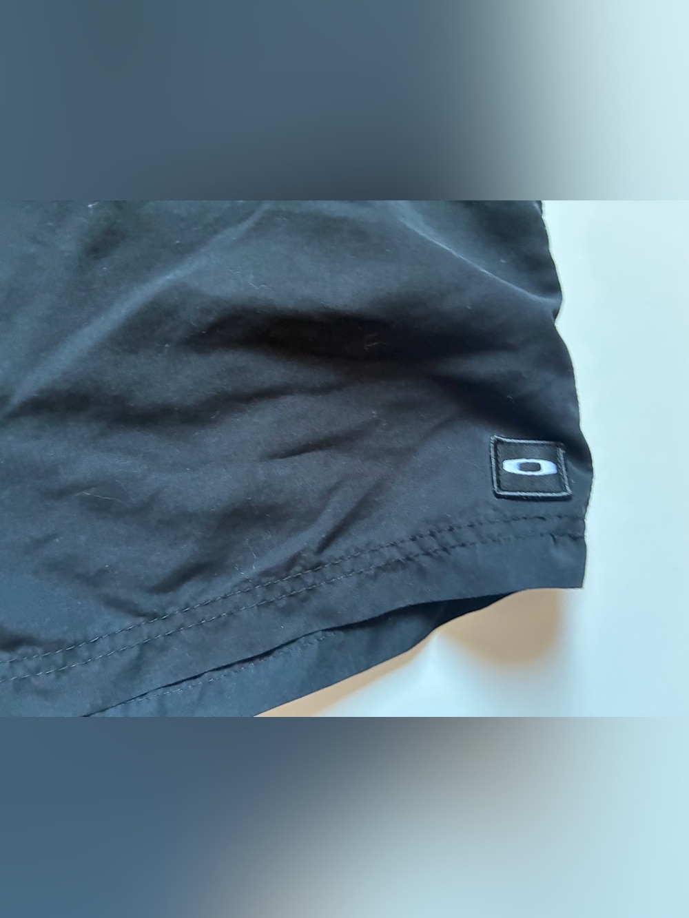 Y2K Men's Black Oakley Drawstring Cargo Swim Shorts - Size 30 - Picture 3 of 6